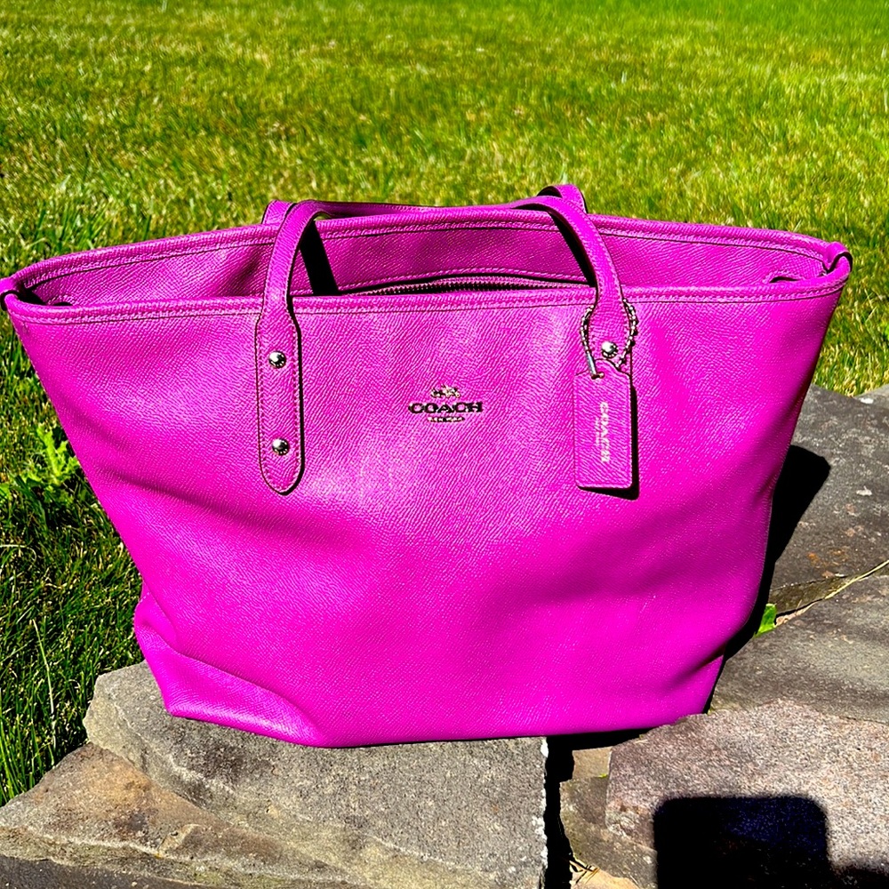 Authentic Coach bag! Part of their “spring/summer” collection! Only used once!
